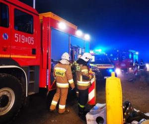 Kamieńsk: WYPADEK na Gierkówce! Bus UDERZYŁ w betonowe bariery, 5 osób RANNYCH! [FOTO]