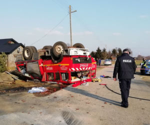 Strażacy jechali do pożaru, na akcję jednak nie dotarli. Masakra busa z wozem strażackim [FOTO]