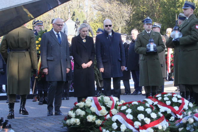 Obchody 16. rocznicy katastrofy smoleńskiej. Powązki