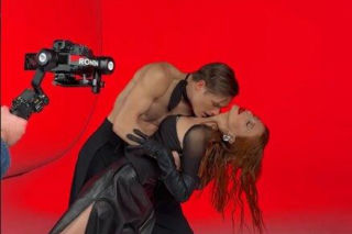 Piękna gwiazda Polsatu i przystojny aktor zrobili to na oczach milionów. Ona m męża, a on się niedawno wziął rozwiódł!