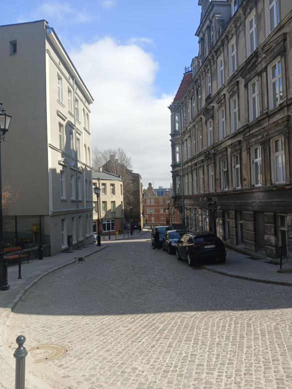 Tak zmieniła się Biskupia Górka. Zrewitalizowano kamienice. Zdjęcia przed i po 