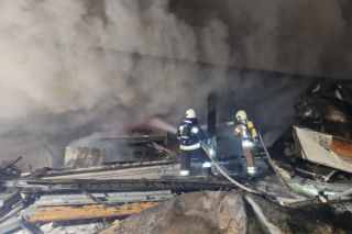 Kilkanaście godzin walki z wielkim pożarem w Rawiczu. Milionowe straty