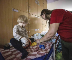 Tak żyją teraz dzieci na oddziale onkologicznym w Kijowie. Te zdjęcia łamią serca
