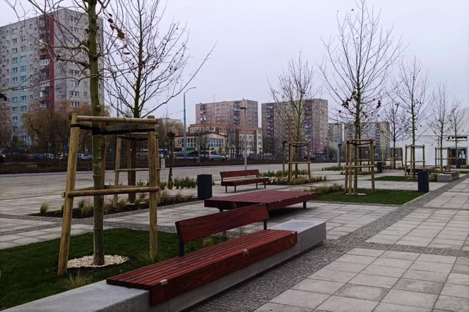 Plac przed Netto Areną po przebudowie