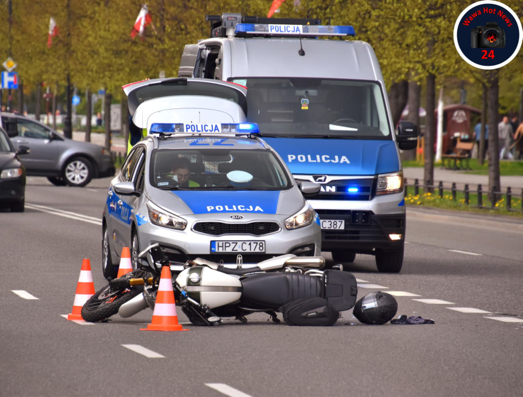 Jeep gruchnął w motocykl! Kierujący wymusił pierwszeństwo. Ranne dwie osoby