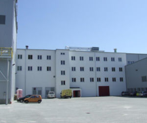 Hala produkcyjna z budynkiem biurowym