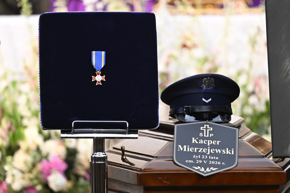 Młody policjant zginął w potwornym wypadku. Pogrzeb Kacpra Mierzejewskiego