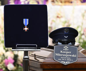 Młody policjant zginął w potwornym wypadku. Pogrzeb Kacpra Mierzejewskiego