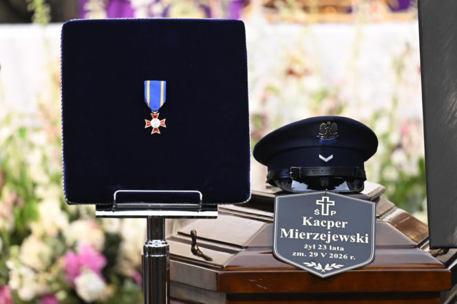 Młody policjant zginął w potwornym wypadku. Pogrzeb Kacpra Mierzejewskiego