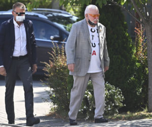 Lech Wałęsa w kościele na niedzielnej mszy