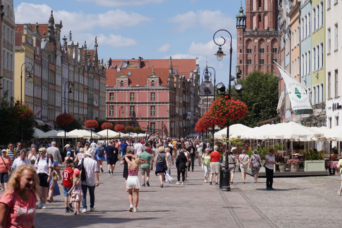 Tłumy turystów w Gdańsku. Ulice pękają w szwach