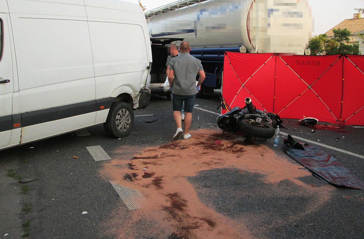 TIR PRZEJECHAŁ PO GŁOWIE MOTOCYKLISTY.
