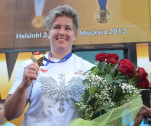Anita Włodarczyk wróciła do Polski złotym autobusem