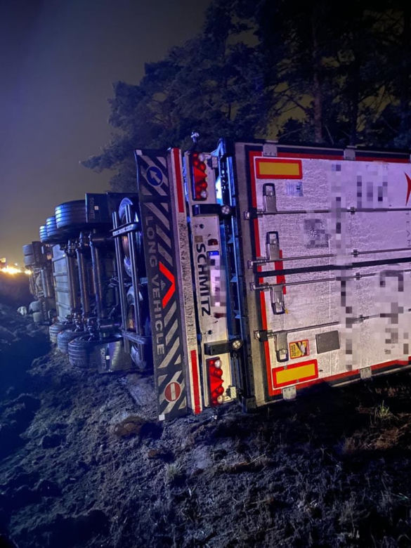 Śmiertelny wypadek na S10 w Toruniu. Tir zmiażdżył samochód. Jedna osoba nie żyje