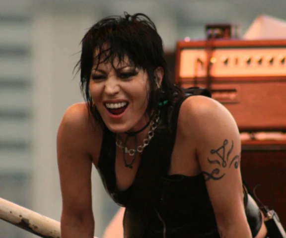 Joan Jett słyszała od wytwórni „nie”. Wtedy odpowiedziała kultowym hitem „I Love Rock ’n’ Roll”