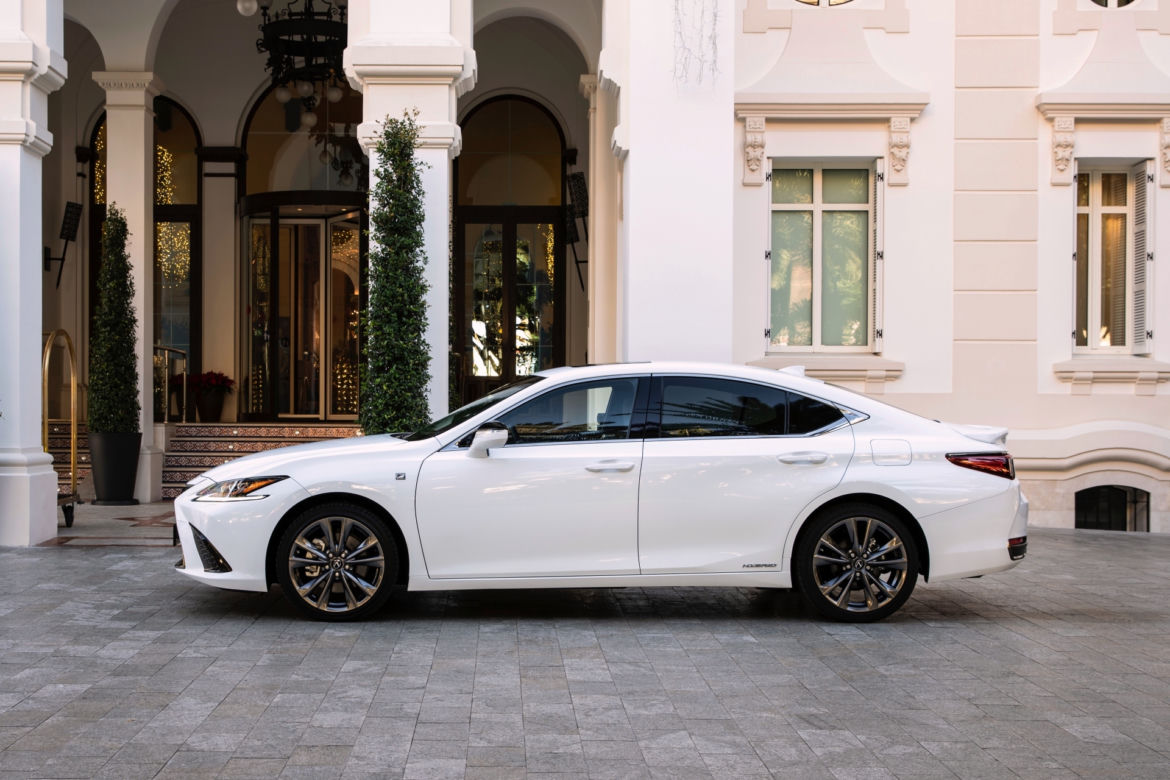 Lexus ES 300h F Sport 