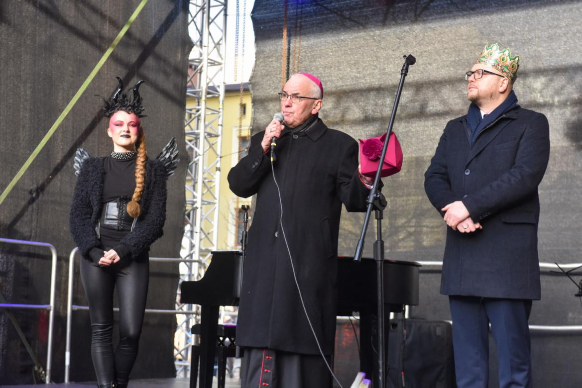 Orszak Trzech Króli 2025 w Toruniu: Kopernik towarzyszył Mędrcom ze Wschodu. Zdjęcia ze starówki