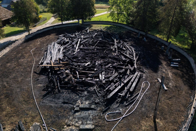 Krzyż przetrwał inferno. Zadziałała opatrzność?