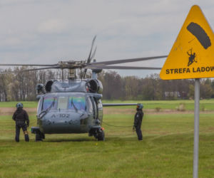 Policyjny black hawk nad Warszawą