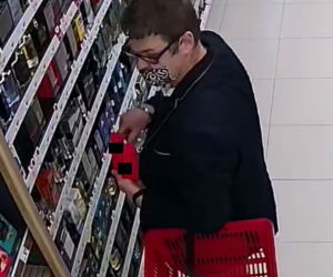 Złodziej drogich perfum poszukiwany! Policja z Nakła prosi o pomoc [ZDJĘCIA]