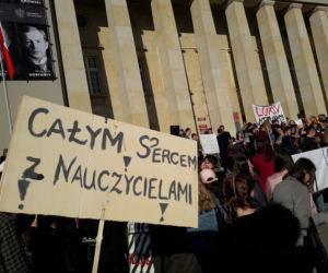 Uczniowie protestują przed kuratorium