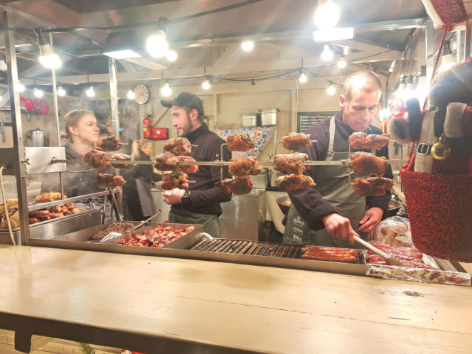 Jarmark Bożonarodzeniowy 2025 na Rynku Głównym w Krakowie. Jedzenie drogie jak nigdy