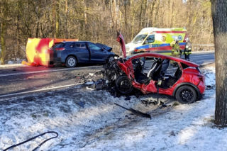 Jedna kobieta nie żyje, druga walczy o życie. Makabryczny wypadek na prostym odcinku drogi