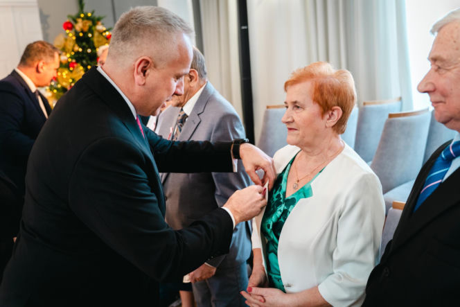 Złoty Gody par małżeńskich w Siedlcach - wręczenie pamiątkowych medali