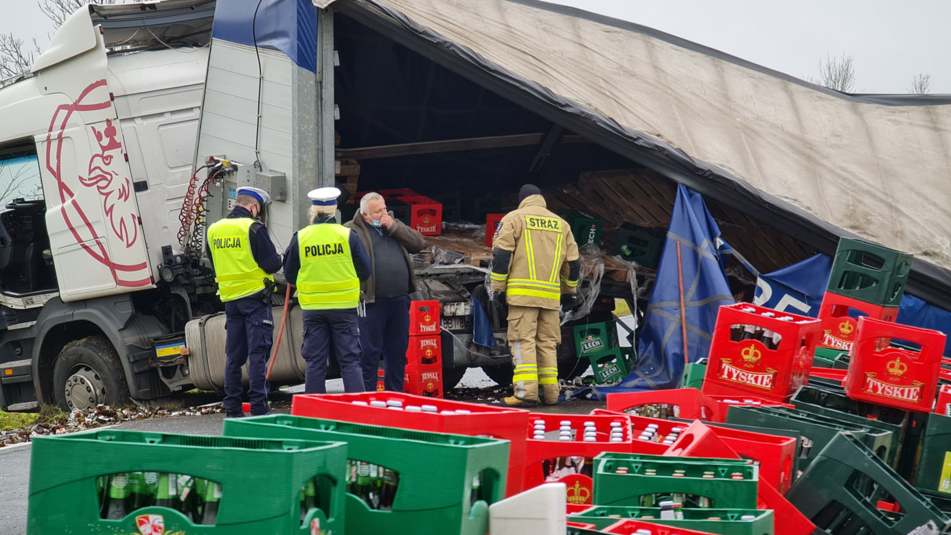 Troszkowo. Setki litrów piwa rozlały się na drogę