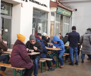 34. Finał WOŚP. Dziennikarze Radia ESKA rozgrzewają Tarnów pysznym żurkiem!