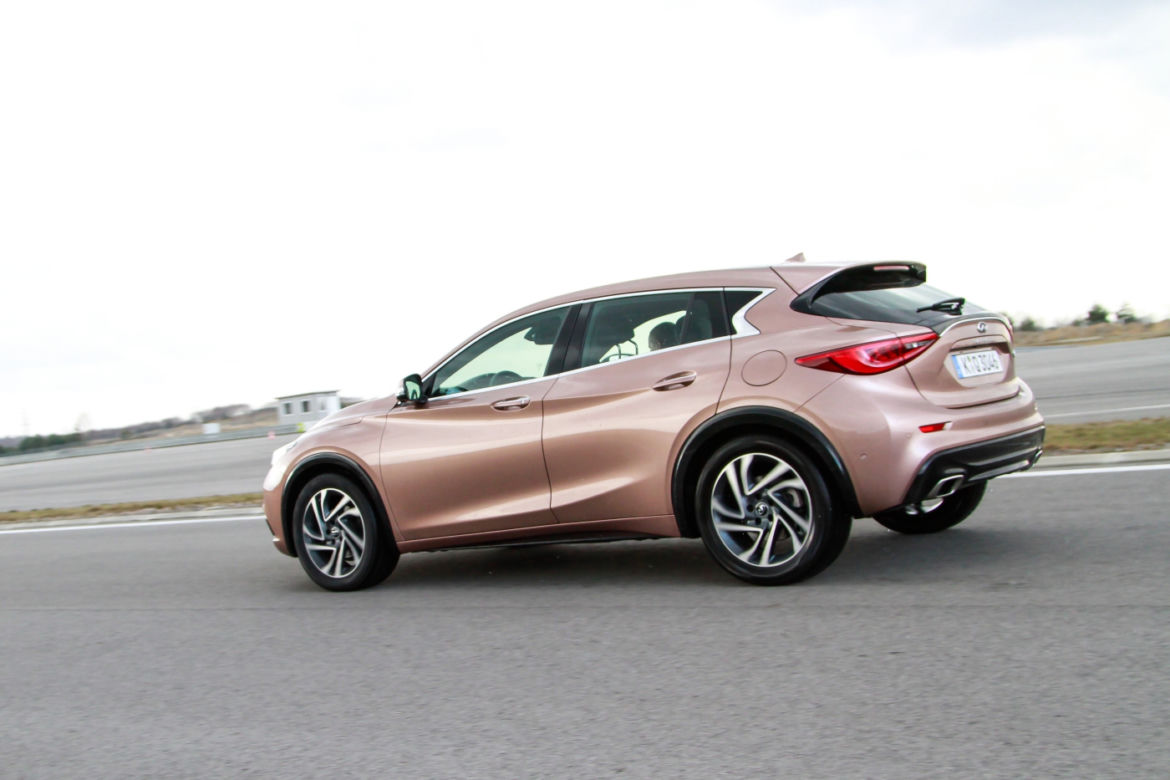 Infiniti Q30 na Torze Jastrząb 