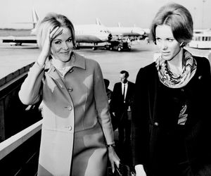 Słynne bliźniaczki nie żyją. Zmarły razem w swoim domu tańcząc i śpiewając