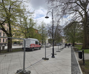 Nowe oblicze placu Wolności. Kwiaciarnie już zamontowane, koniec prac coraz bliżej