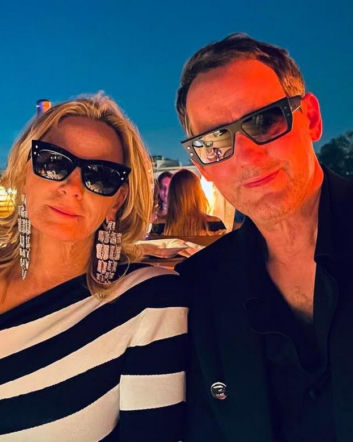 Zaskakujący ślub gwiazdy "Seksu w wielkim mieście"! Kim Cattrall w garniturze na tysiące