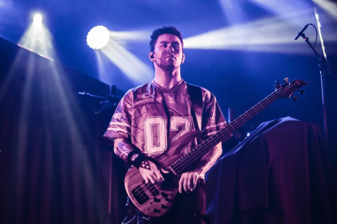 Skrupulatnie wyreżyserowany groteskowy spektakl okraszony nutą surrealizmu – Avatar zawładną Warszawą [RELACJA]