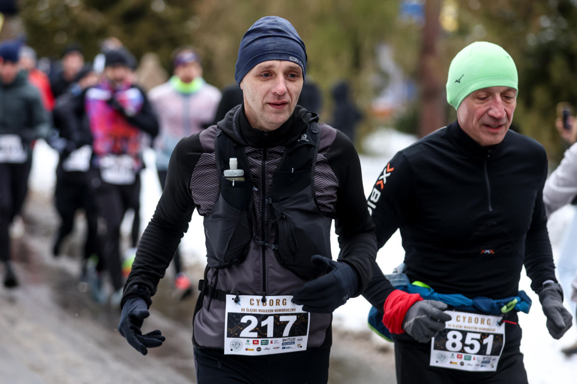Wystrzał startera zamiast szampana. Tłumy powitały Nowy Rok na XX Śląskim Maratonie Noworocznym Cyborg
