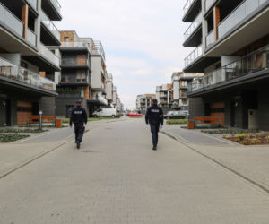 Policja i wojsko upominają i karają mieszkańców Krakowa