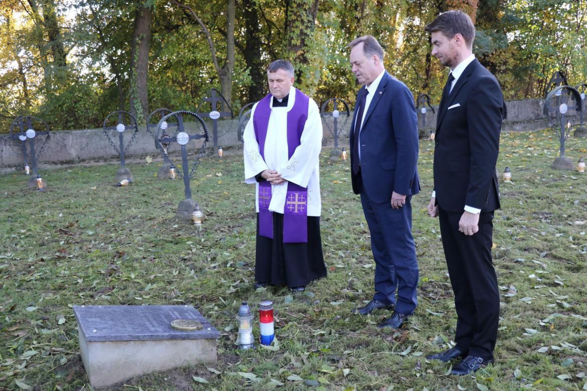W tej małopolskiej wsi spoczywa ponad stu Chorwatów. Żołnierze upamiętniają ich co roku