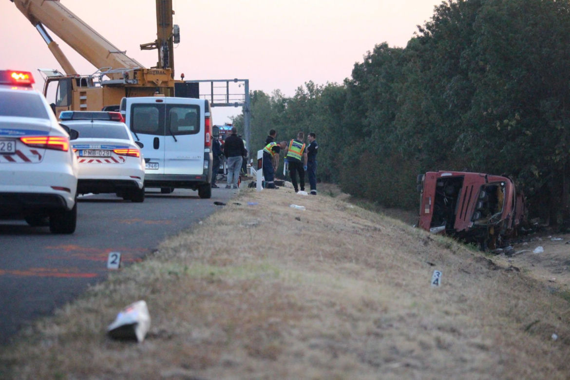 "Krew spływała mi do oczu". Rozmawialiśmy z kierowcą autobusu o tragedii na Węgrzech