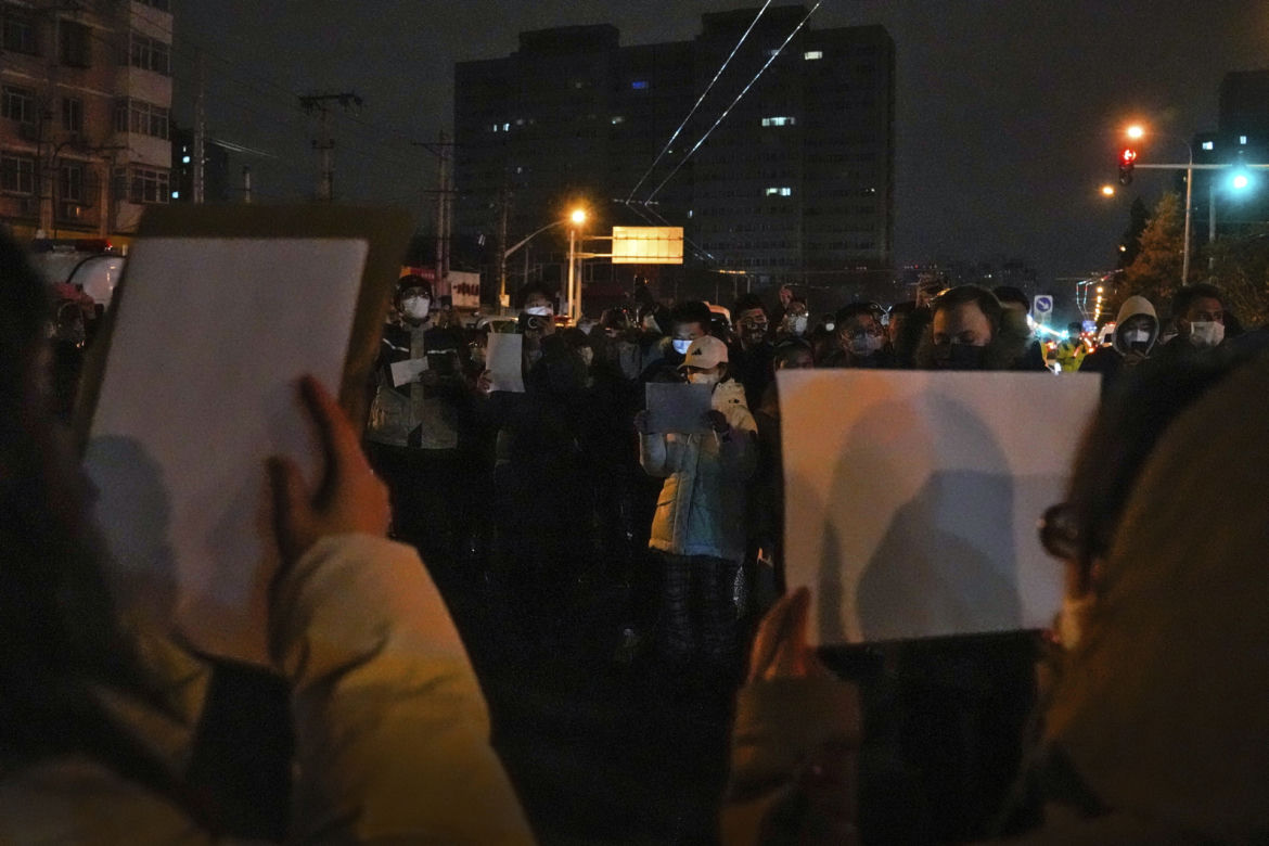 Wielkie demonstracje przeciwko restrykcjom covidowym! "Chcę swobodnie wychodzić, ale nie mogę"