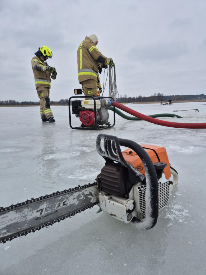 Wycinanie przerębli na zalewie siedleckim 2026