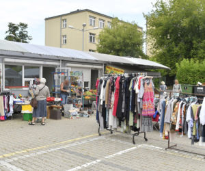 Burzą bazar na Banacha).