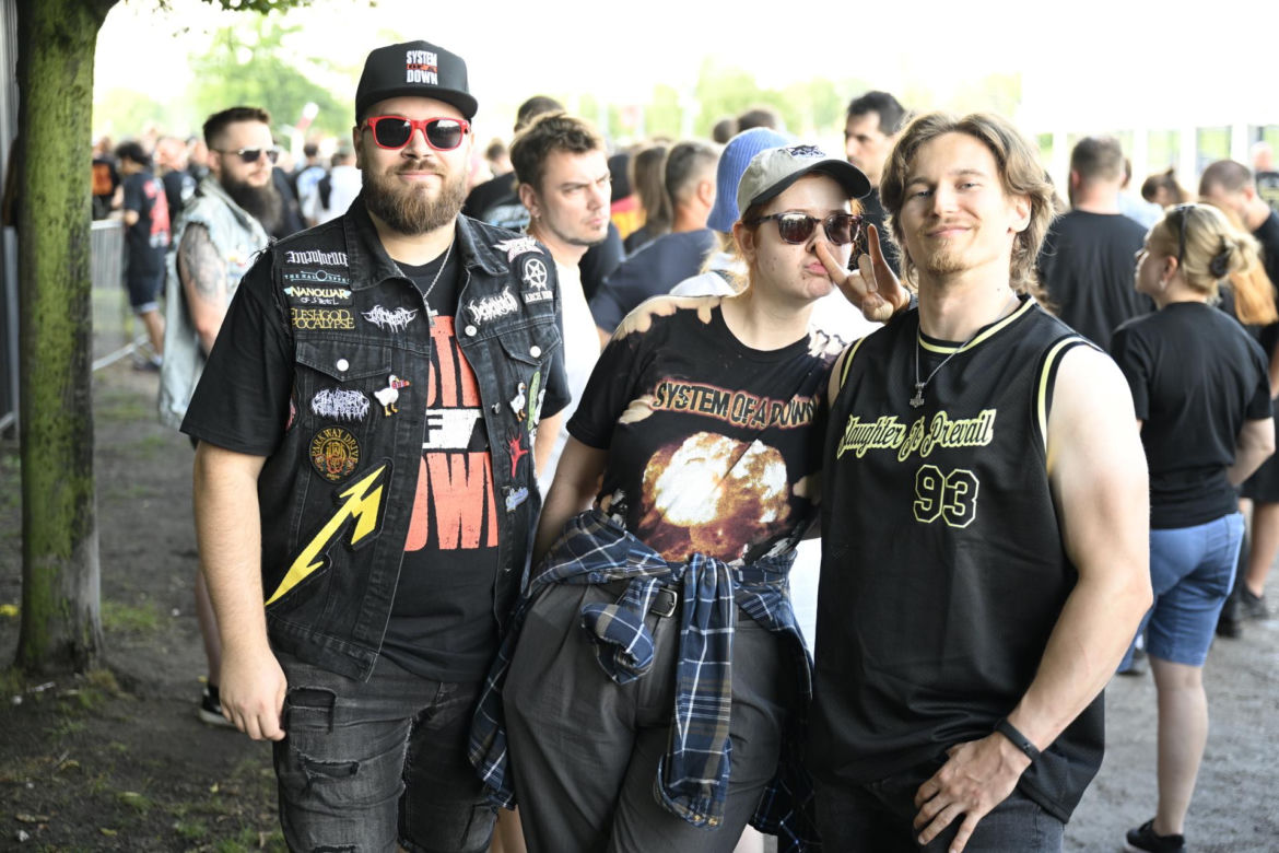 Fani i fanki czekają na System of a Down i Queens of the Stone Age! Zobacz zdjęcia spod PGE Narodowego
