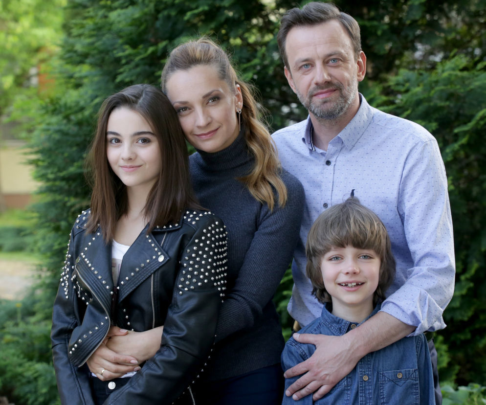 Oko za oko. Anna (Dominika Łakomska), Maciek (Łukasz Konopka), Zuza (Alicja Wieniawa-Narkiewicz), Franek (Bartosz Pytka)