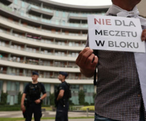 Protest przeciw budowie meczetu na krakowskim osiedlu