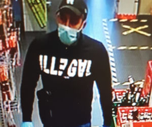 Rozpoznajesz tych mężczyzn? Są poszukiwani przez policję za rozbój!