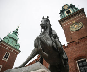 Sygnet, monety i fragment wieży – kolejne odkrycia na Wawelu