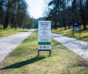 Koronawirus w Trójmieście. Zamiast po parku, plaży czy lesie ludzie spacerują po cmentarzach