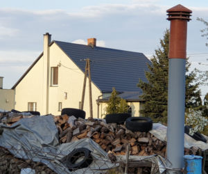 Makabryczne morderstwo w Dąbrówce. Artur C. zasztyletowany przed domem