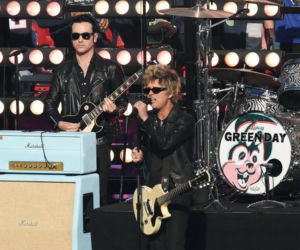 Halftime show na Super Bowl 2026: Bad Bunny, Lady Gaga, Pedro Pascal, Cardi B, John Bon Jovi i smaczki polityczne